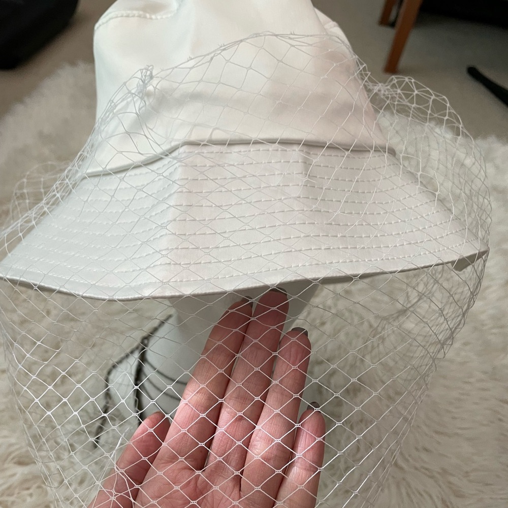 Very cute white hat - Picture 4 of 11